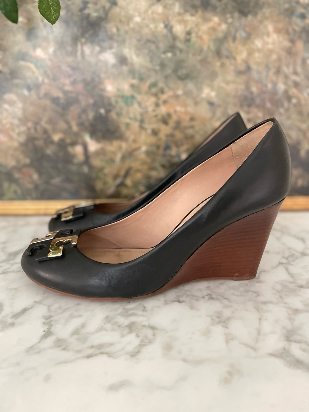 Tory Burch Lowell Logo Wedge Pumps Heels Black Leather Size 9.5